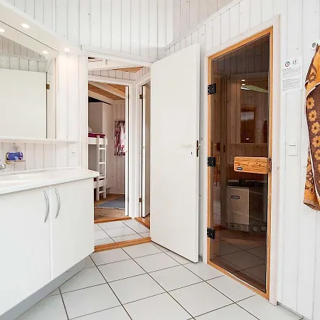Holiday home Three-bedroom Holiday In 14 Hejls