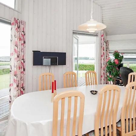Three-bedroom Holiday In 14 Holiday home *
