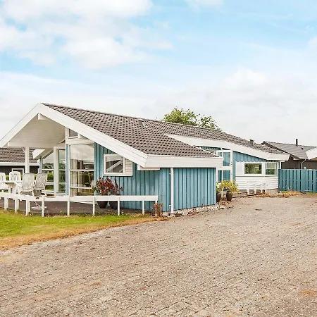 Three-bedroom Holiday In 14 Holiday home *