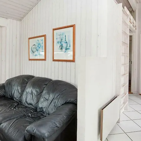 Three-bedroom Holiday In 14 Holiday home
